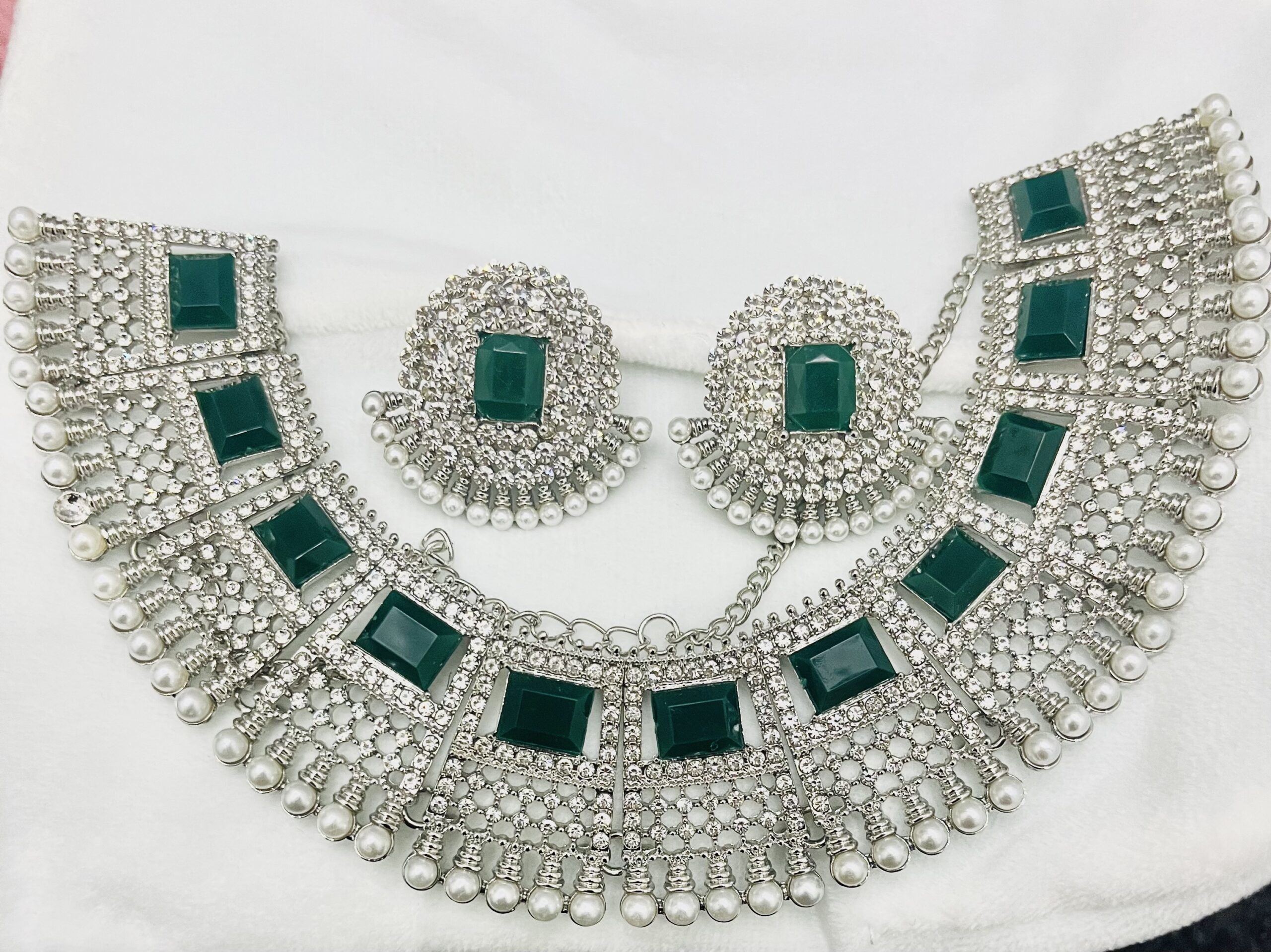 Elegance Choker Neckless Set with Tops