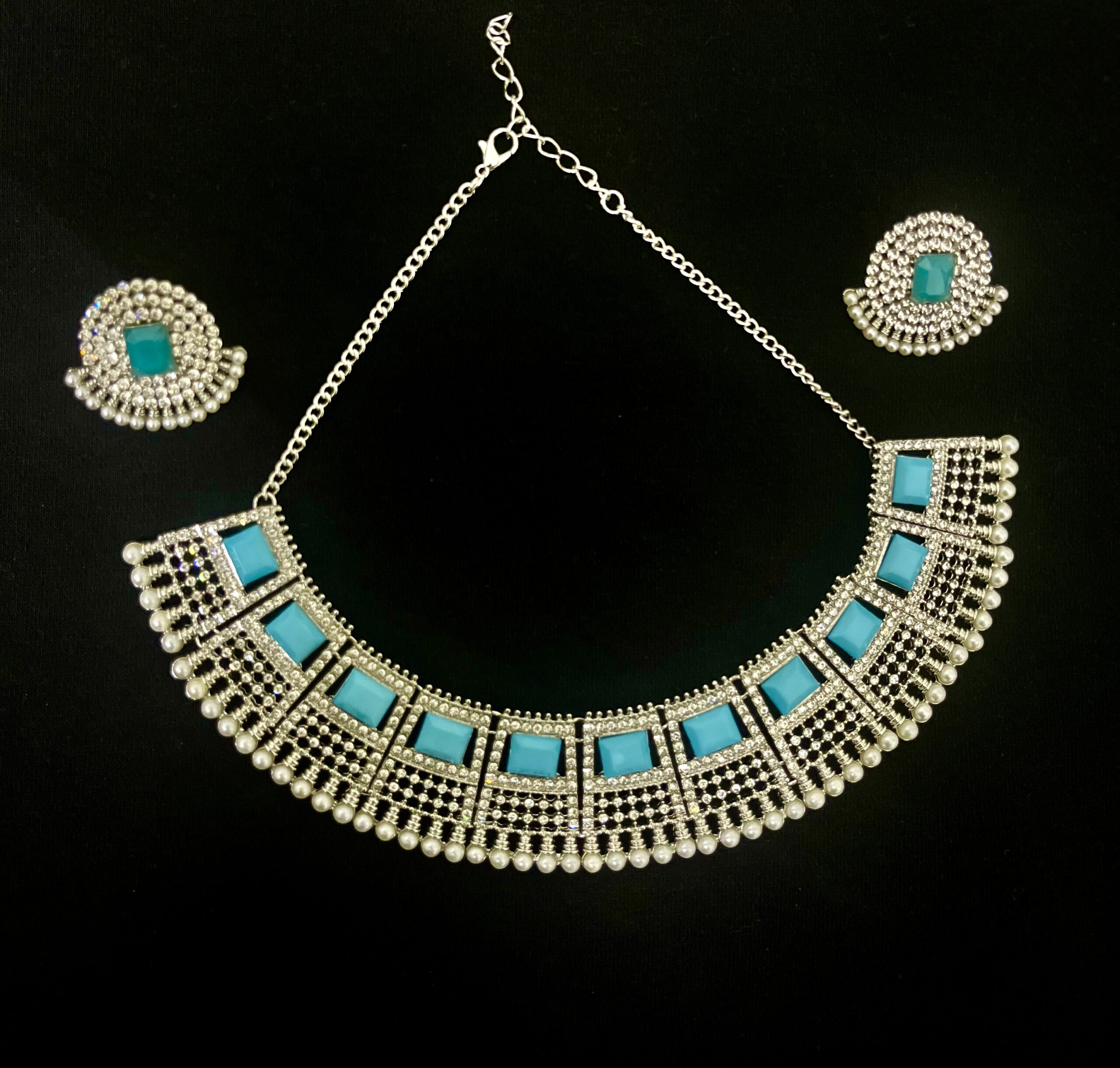 Elegance Choker Neckless Set with Tops - Image 3