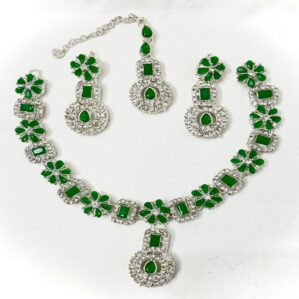 Beautiful Green Necklace Jewelry Set with Earrings and Teeka