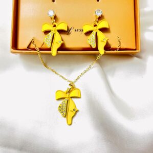 Elegant Chain Locket Set with Earrings