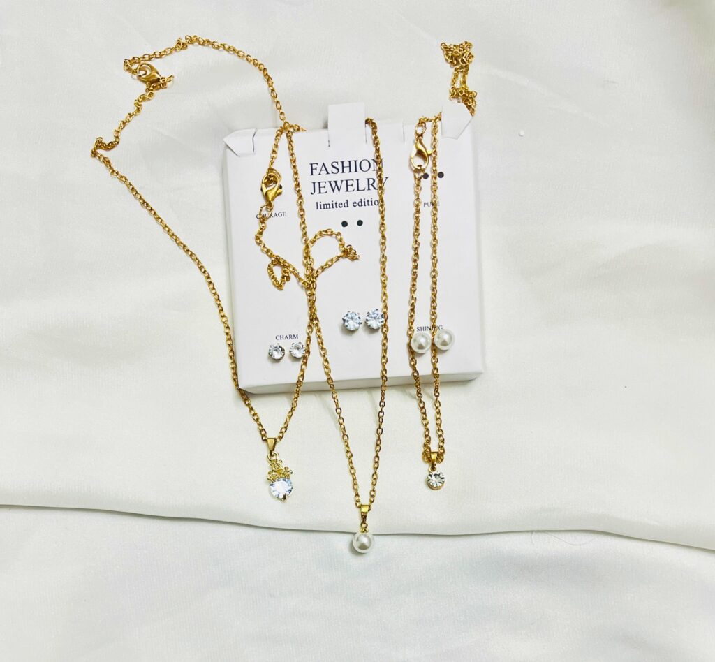 Beautiful Zircon Locket Chain Set With Earring