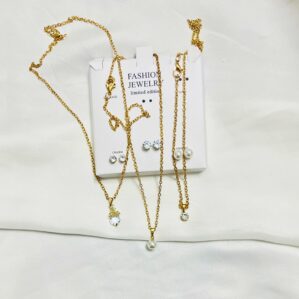 Beautiful Zircon Locket Chain Set With Earring