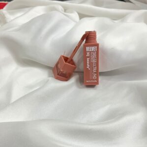 Velvet matte lip-gloss